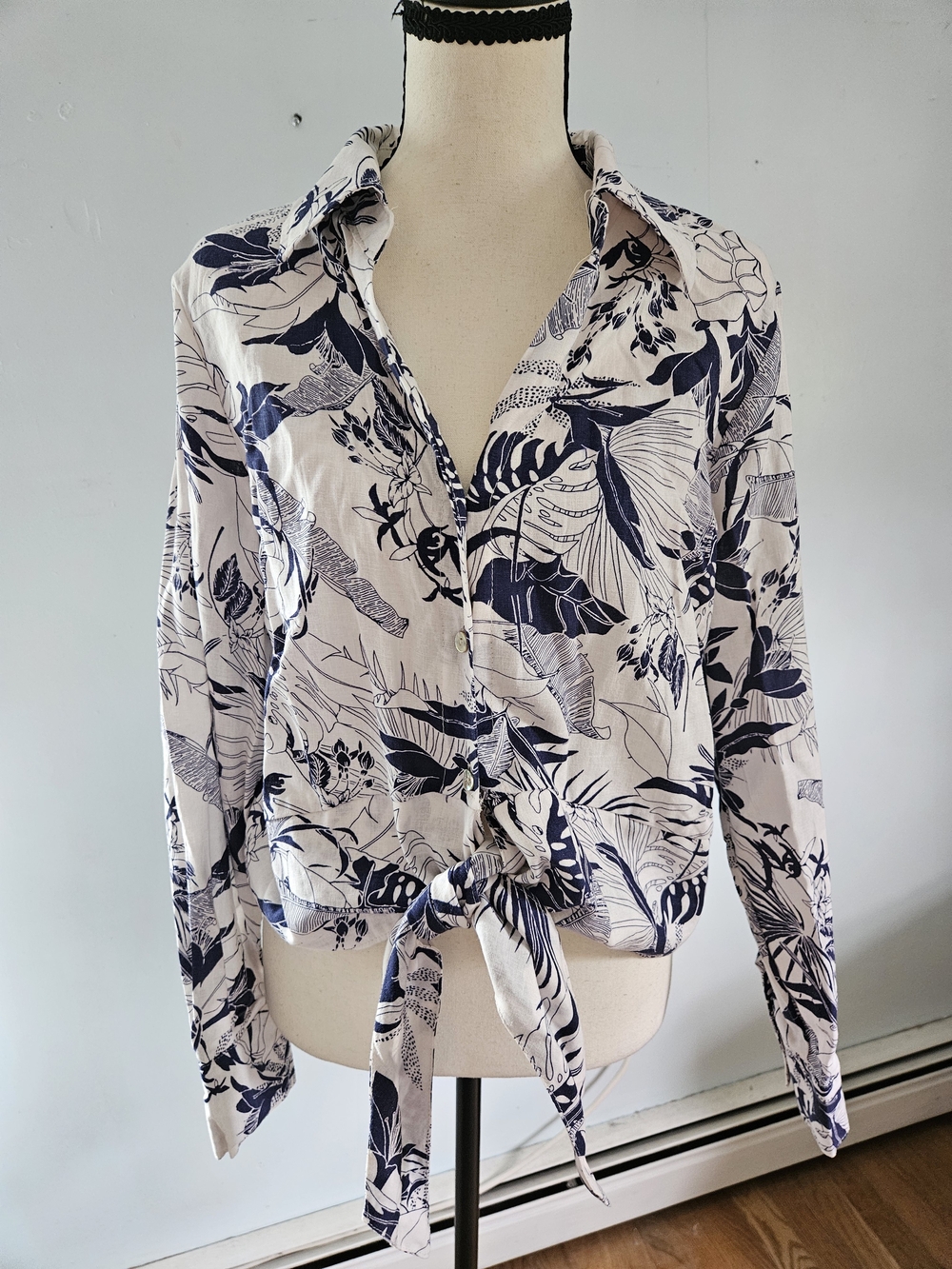 Tommy Bahama White Button-Front Floral Tie Shirt with Navy Print#234